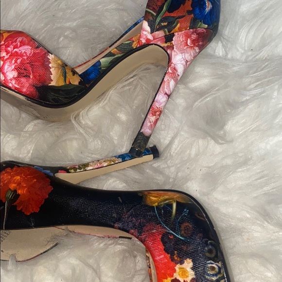 Shoes - Picture 2 of 2